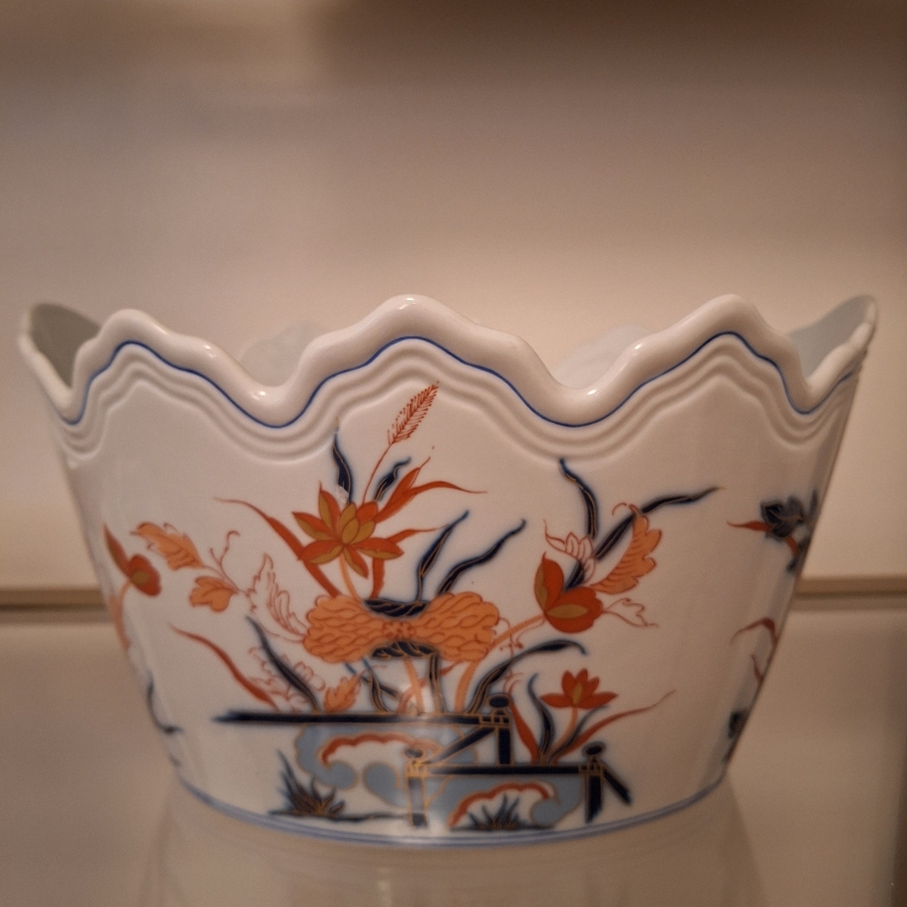 Mottahedeh Lowestoft Monteith Porcelain Scalloped Bowl Planter Cachepot